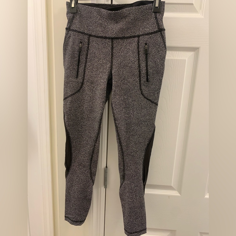 Lulu Lemon leggings size medium EUC - Picture 10 of 10